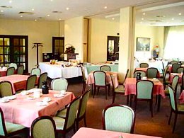 Hotel-Restaurant Ziegenkrug, Rostocker-Str. 22, 18069 Lambrechtshagen, OT Sievershagen, Tel.: (0381) 77 04-0, eMail: info@ziegenkrug.de Hotel-Restaurant Ziegenkrug, Rostocker-Str. 22, 18069 Lambrechtshagen, OT Sievershagen, Tel.: (0381) 77 04-0, eMail: info@ziegenkrug.de